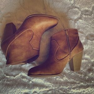 Charlotte Russe Tan Booties Sz 9